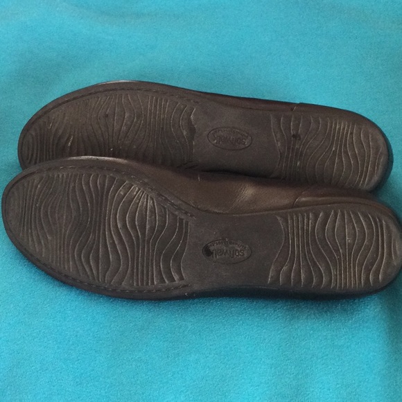 Softwalk black flats, worn once in like new condition. Size 7 - Picture 5 of 5